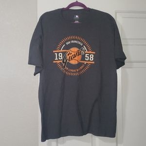 Mens gray SF Giants tee